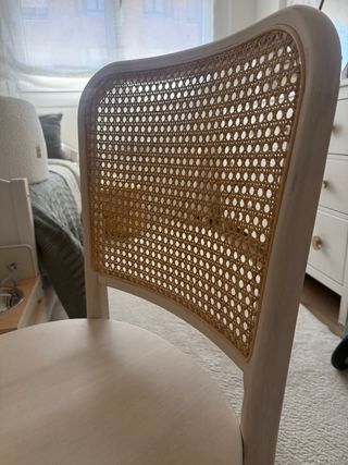 Silla Ratán-Madera: Cómoda y Resistente