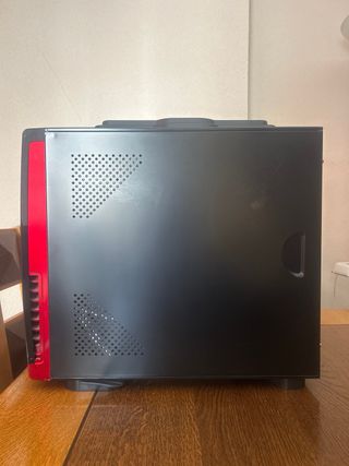 Torre PC Stylish Design negra y roja
