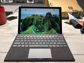 Surface Pro 7 Gris Espacial muy cuidado 