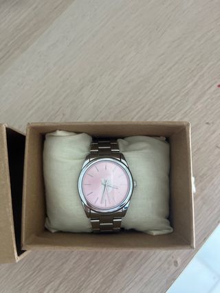 Reloj pulsera rosa y plata