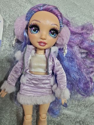 Rainbow High - Bambola Neve violet 