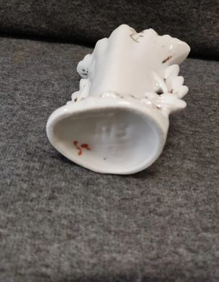 Pequeño jarrón isabelino