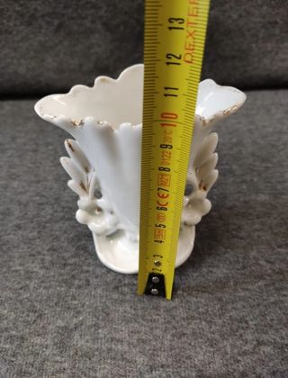 Pequeño jarrón isabelino