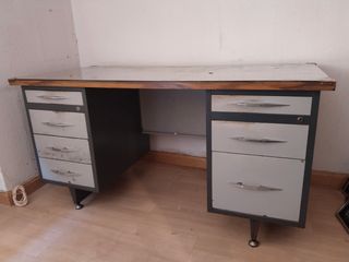 Escritorio metálico vintage