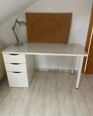 Mesa de escritorio blanca