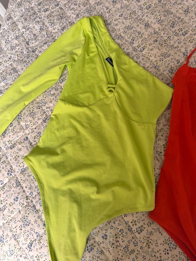 2 Bodys - Verde & Rojo uno es talla s u otro XS