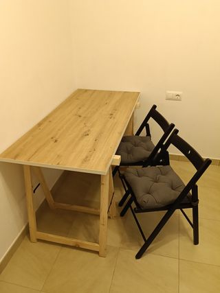 Mesa escritorio madera + 2 sillas