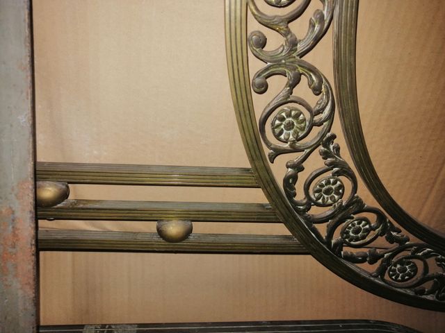  Cama antigua metal dorado