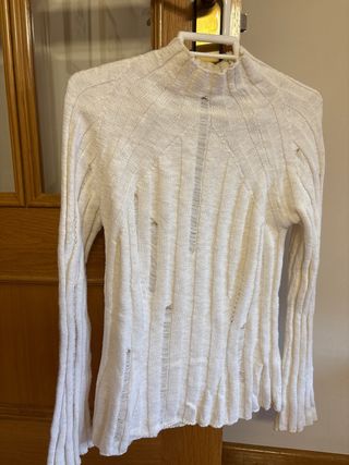 Jersey beige manga larga roto