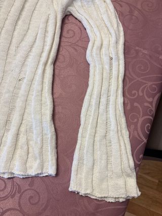 Jersey beige manga larga roto