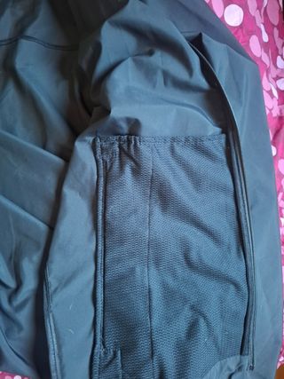 Chaqueta Nike negra impermeable