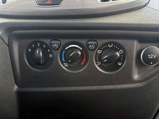 Ford Transit Kombi Trend Delantera 330 L2H2 130 4p