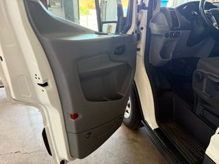 Ford Transit Kombi Trend Delantera 330 L2H2 130 4p