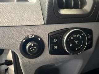 Ford Transit Kombi Trend Delantera 330 L2H2 130 4p