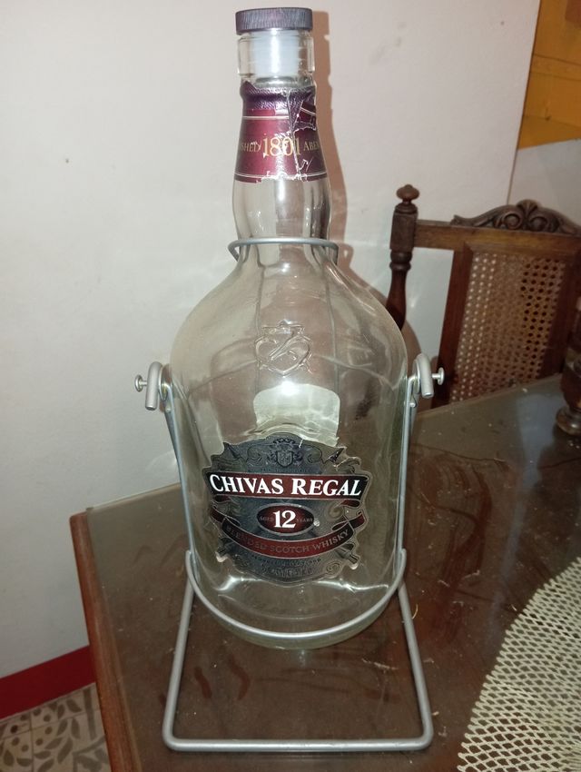 Botella Chivas Regal 12 años vacía