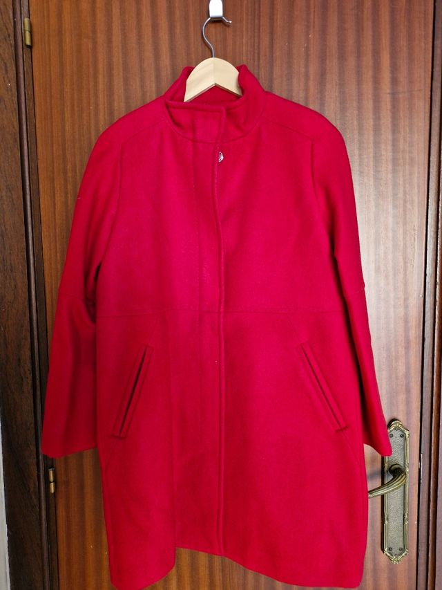 Abrigo rojo mujer