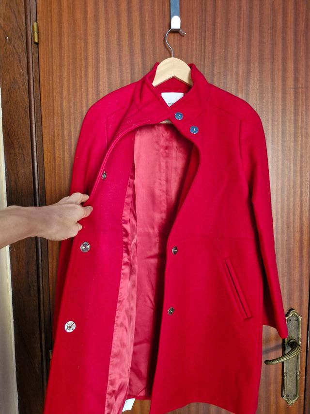 Abrigo rojo mujer