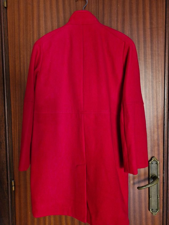 Abrigo rojo mujer