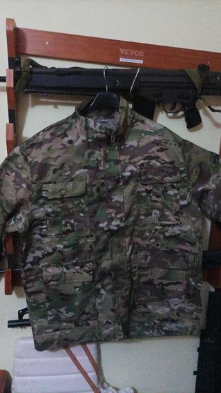 Chaqueta militar camuflaje