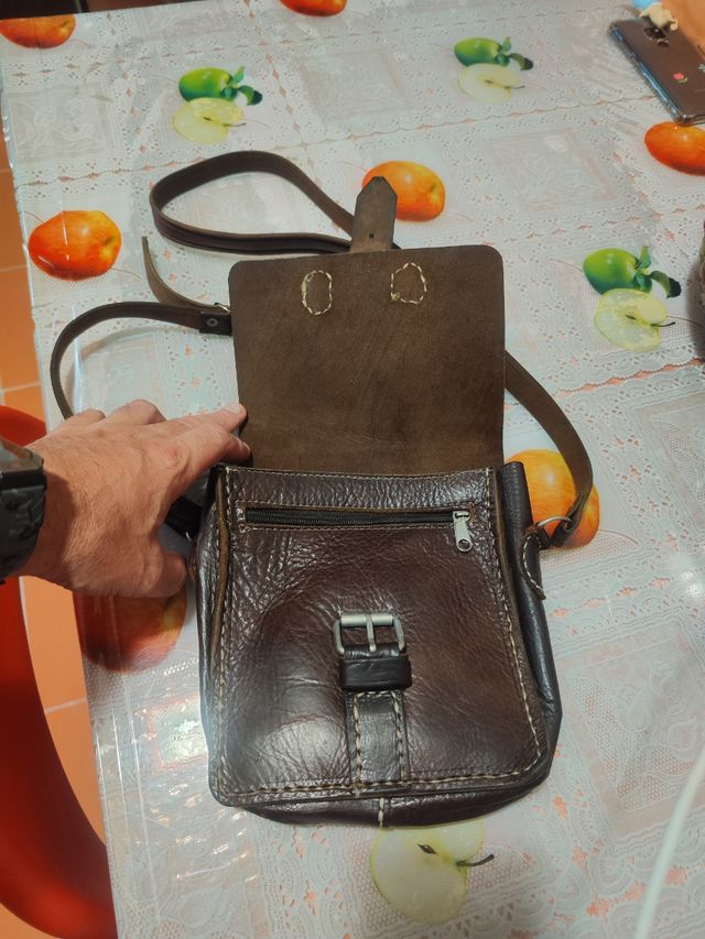 Bandolera piel marrón hombre