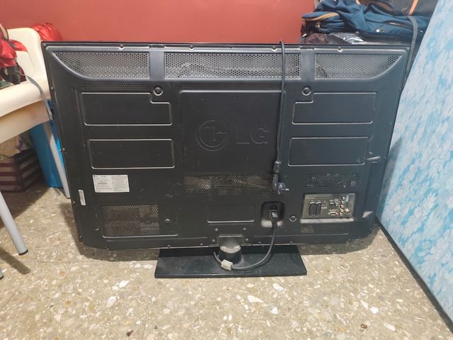 TV LG 42PJ250 Plasma - Negra