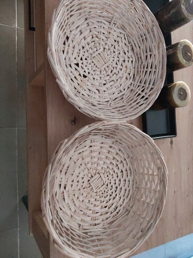 ESTUPENDAS cestas de mimbre blancas las 2 por 5 €