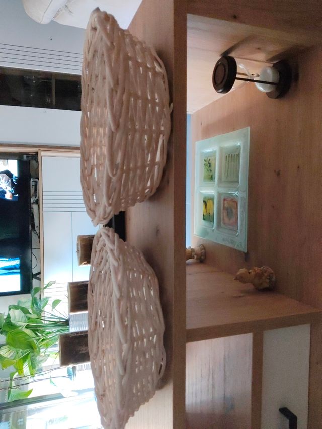 ESTUPENDAS cestas de mimbre blancas las 2 por 5 €