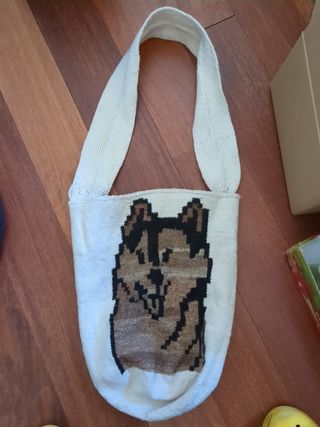 Bolso tejido muy resistente.