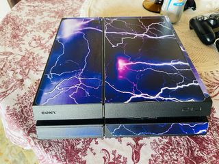 PS4 (PlayStation 4) 1TB + 2 mandos 
