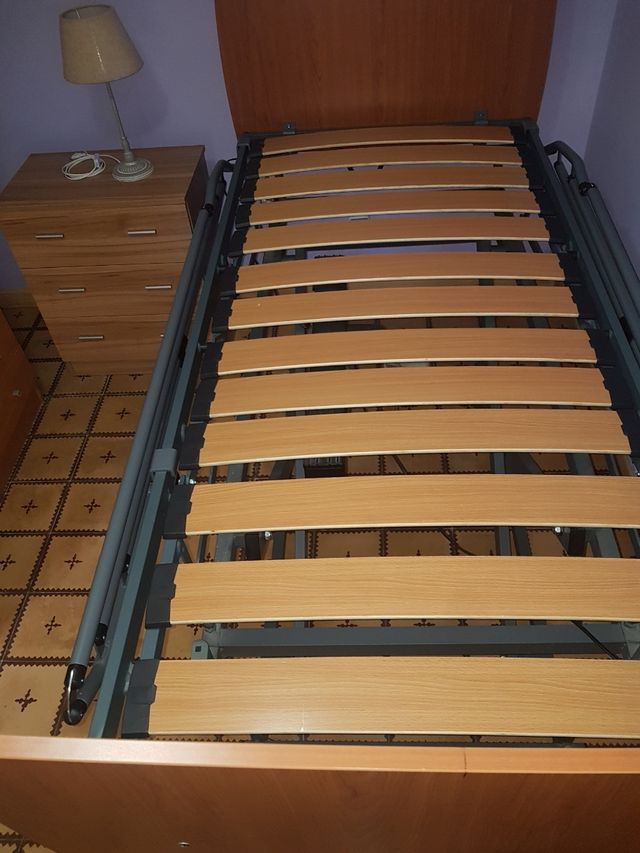 Cama articulada elevadora , barandillas seguridad