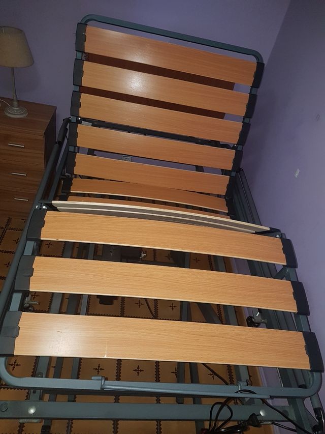 Cama articulada elevadora , barandillas seguridad