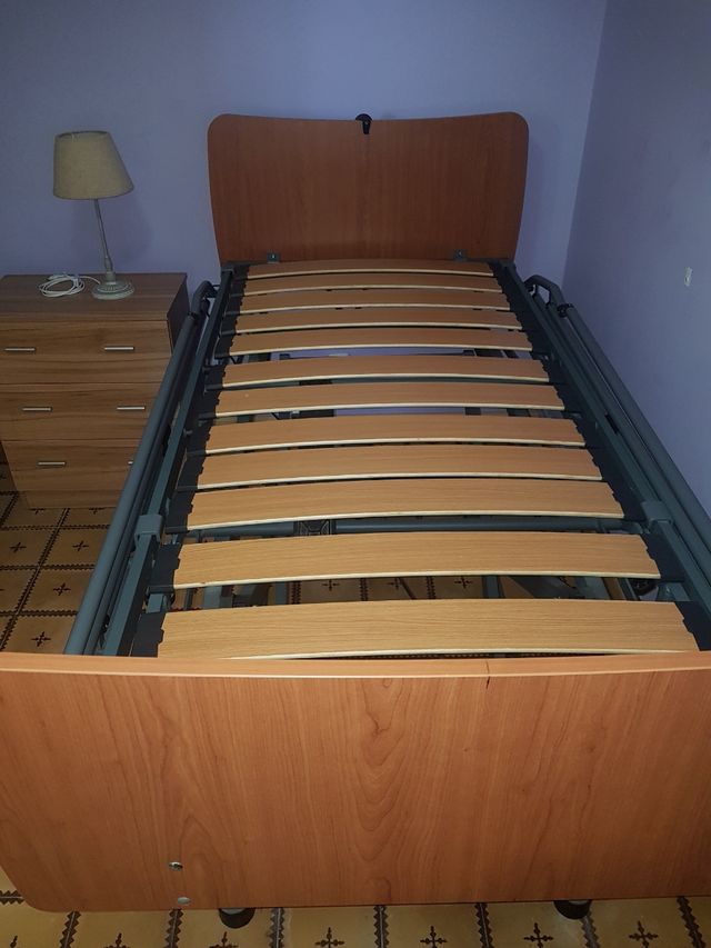 Cama articulada elevadora , barandillas seguridad