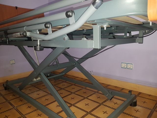 Cama articulada elevadora , barandillas seguridad
