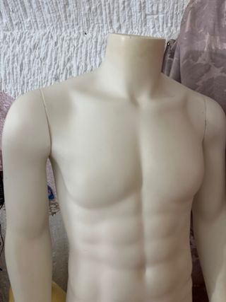 Maniquí hombre completo