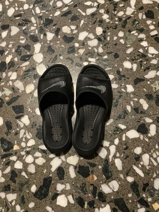 Chanclas Nike negras