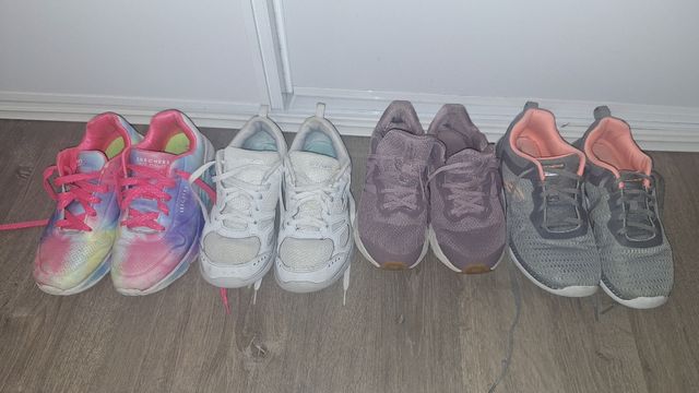 4 Zapatillas Skechers - Variadas