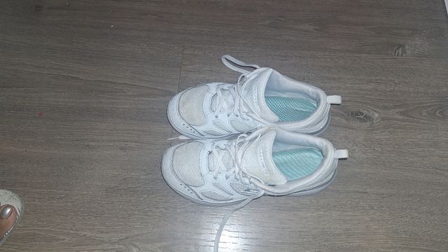 4 Zapatillas Skechers - Variadas