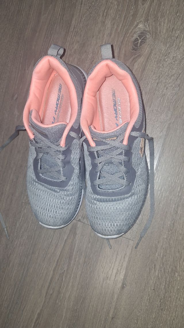 4 Zapatillas Skechers - Variadas