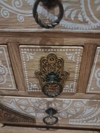 Cajonera madera tallada,diseño Mano Fátima Artesal