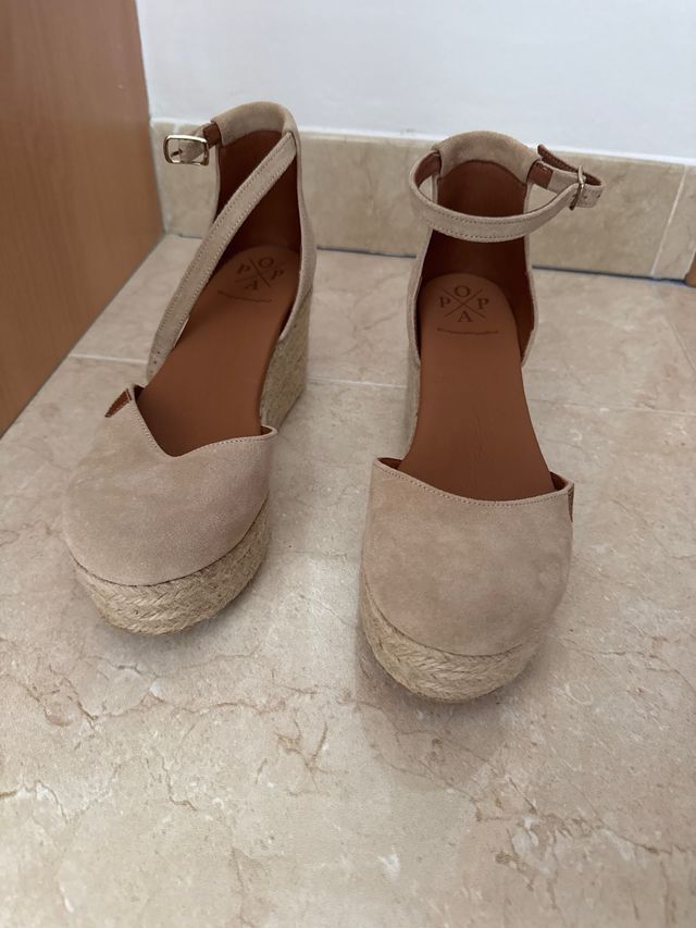 Sandalias cuña Popa beige