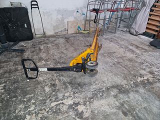 Transpaleta.manual usada. STARfunciona falta aceit