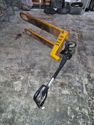 Transpaleta.manual usada. STARfunciona falta aceit