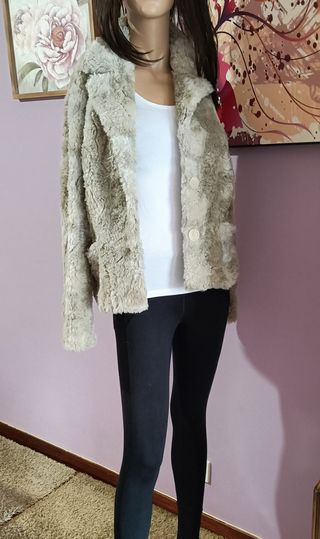 Chaquetón pelo sintético beige