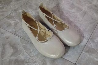 Zapatos beige niña