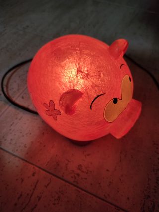 Lampara de cerdito rosa.