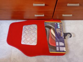 Alfombrillas coche rojas - Juego