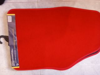 Alfombrillas coche rojas - Juego