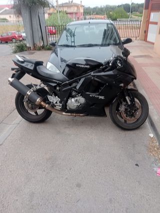 Hyosung GT650R Comet negra