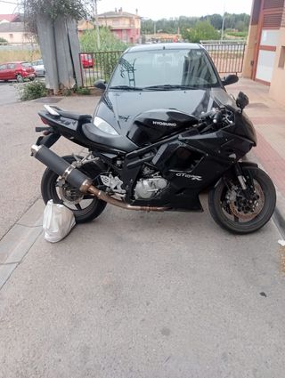Hyosung GT650R Comet negra
