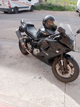 Hyosung GT650R Comet negra